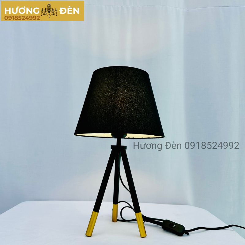 den-ngu-de-ban-3-chan-kieng-chinh-hang-db3032
